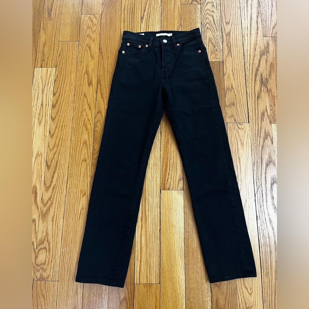 Black Levi’s Straight Cut Jeans
